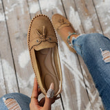 Nádia - Mocassins clássicos com detalhes em borlas