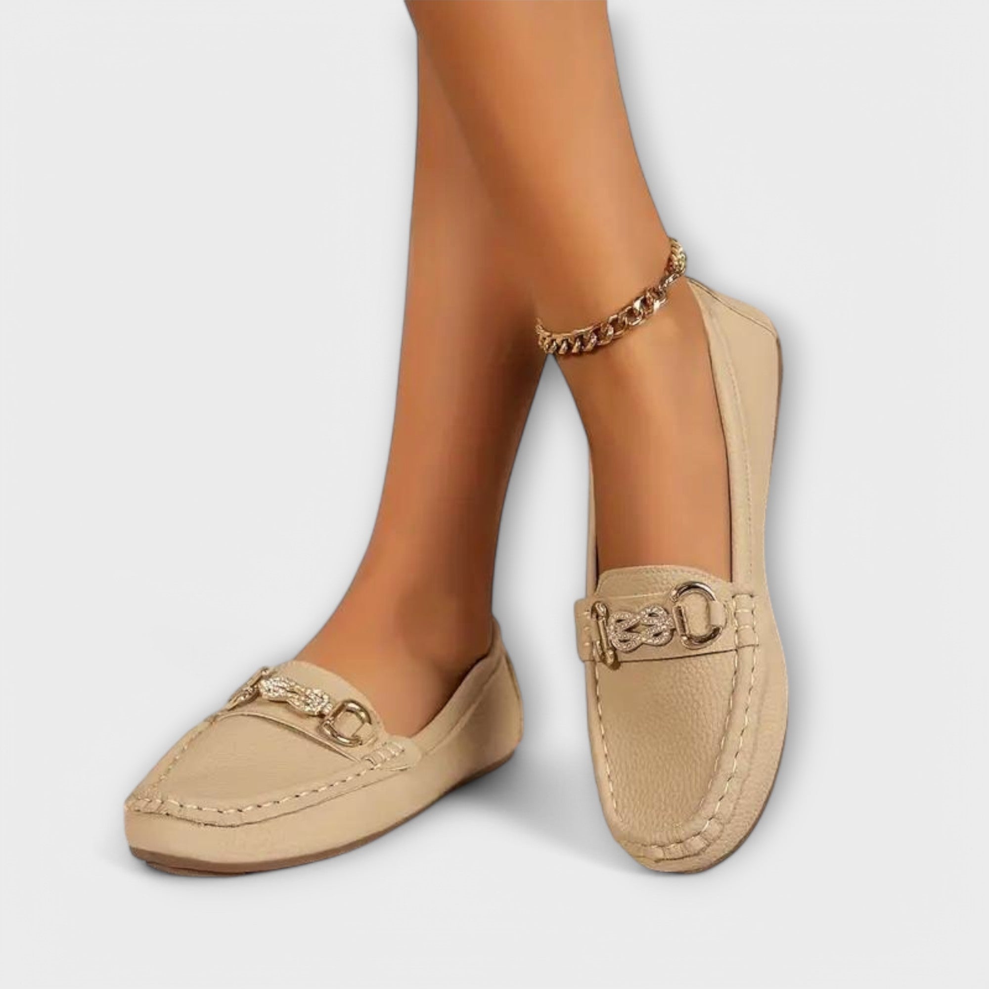 Cristina - Mocassim com detalhe Dourado
