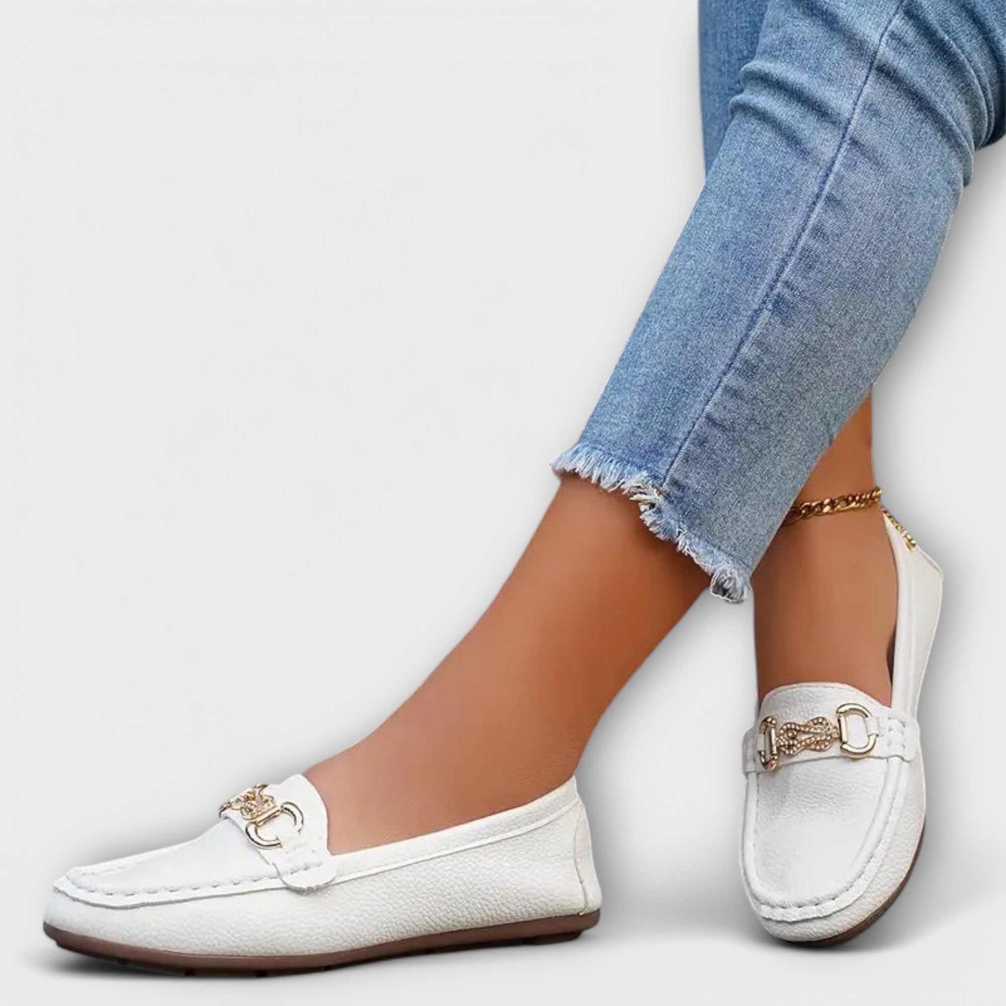 Cristina - Mocassim com detalhe Dourado