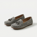 Nádia - Mocassins clássicos com detalhes em borlas